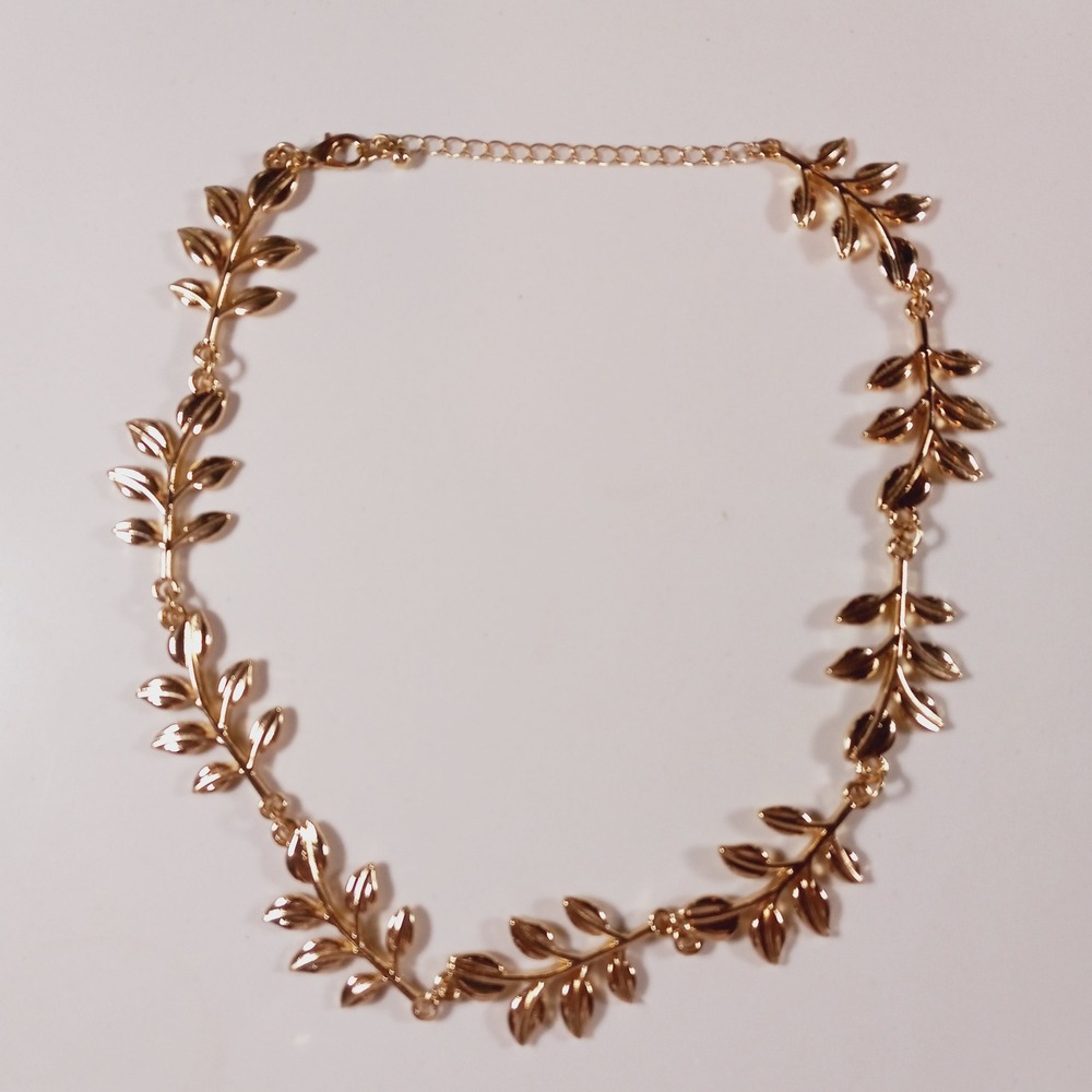 Gold Tone Laurel Leaf Branch Wreath Necklace Adjustable Nature Inspired Jewelry